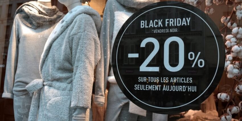 retail store in France black friday sign